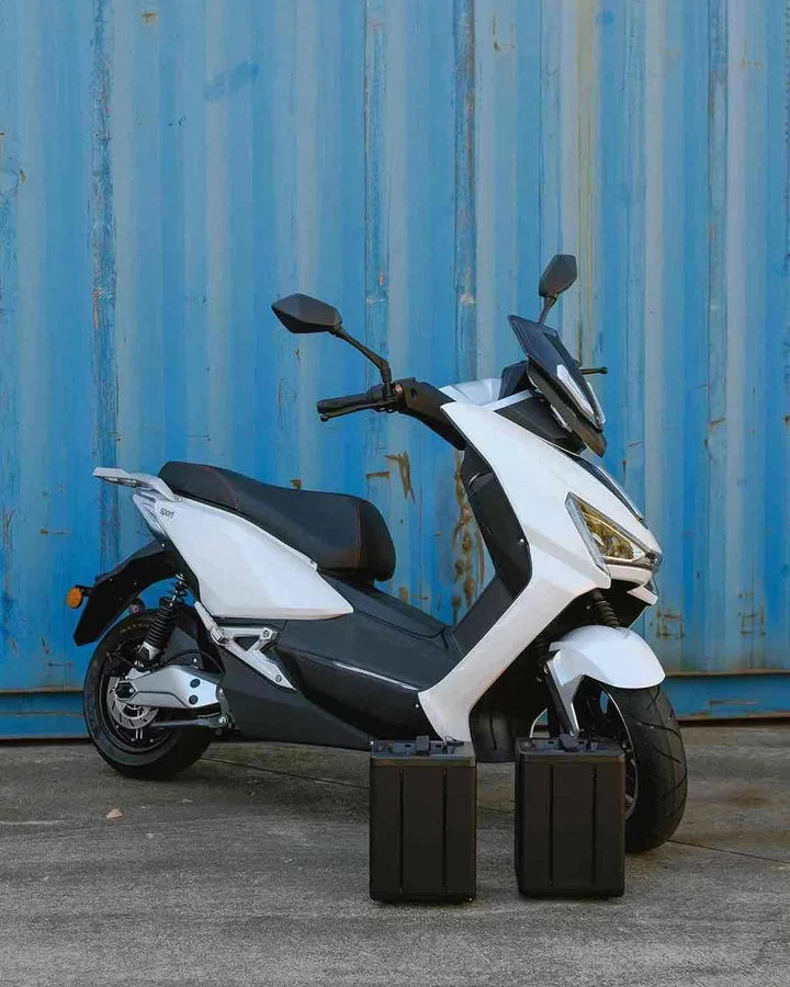 Benzina Zero Sport Electric Moped - Image 6
