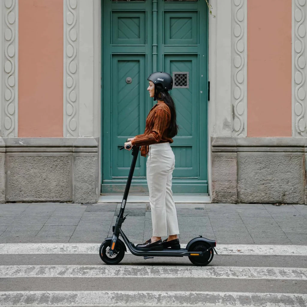 Segway Ninebot F2 Electric Scooter - Image 14